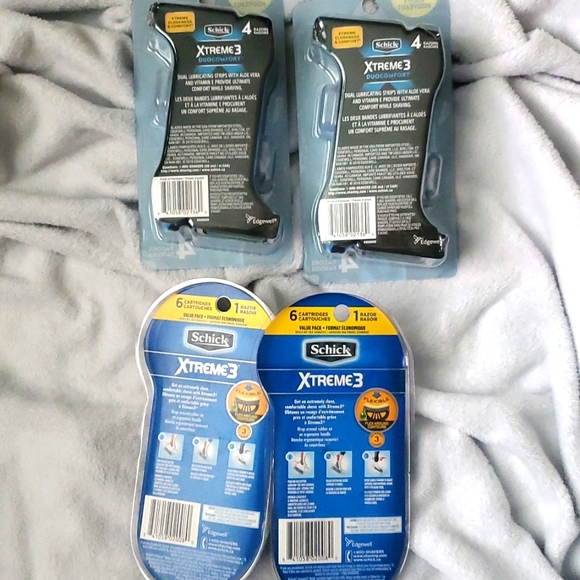 4 Xtreme 3 Disposable Razor - Picture 2 of 2